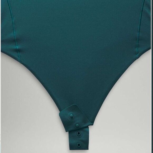 Lululemon Wundermost Ultra-Soft Nulu Turtleneck Bodysuit
Storm Teal - Picture 6 of 15